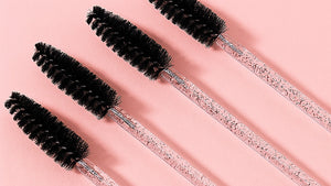 Hoe gebruik je een wimperborstel?